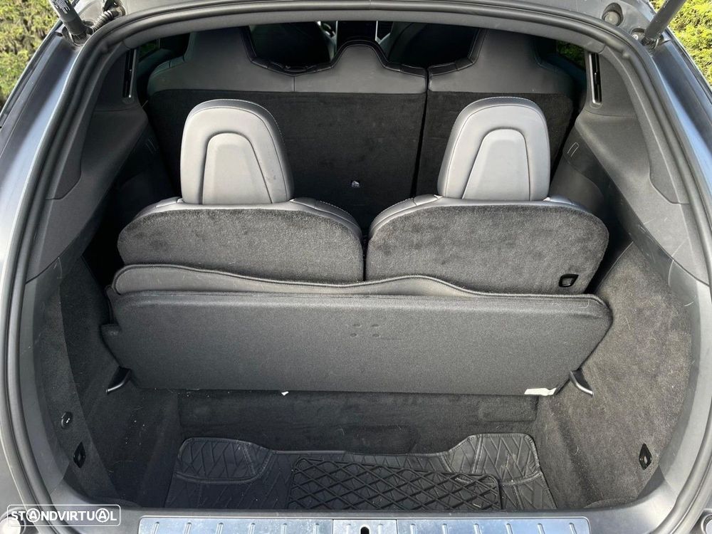 Tesla Model X - 27