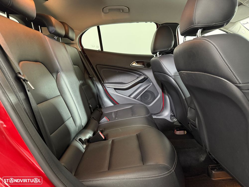 Mercedes-Benz GLA 180 d AMG Line - 20