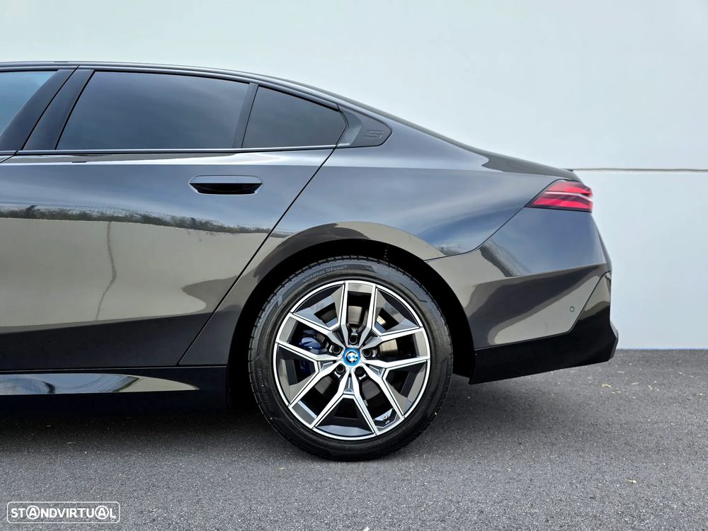 BMW 530 e Pack Desportivo M Pro - 10