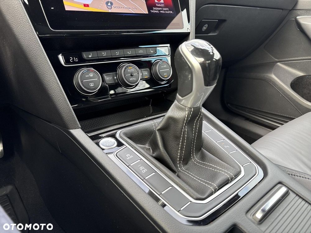 Volkswagen Passat 1.5 TSI EVO Elegance - 17