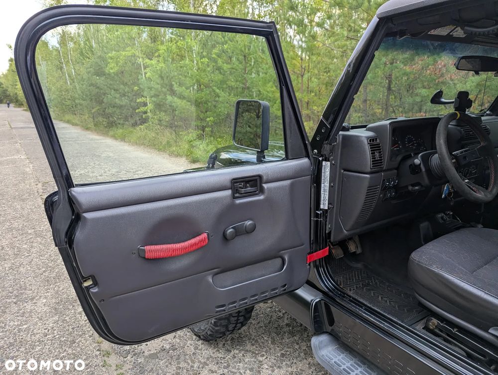 Jeep Wrangler - 16