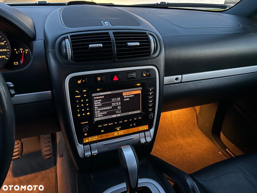 Porsche Cayenne - 22