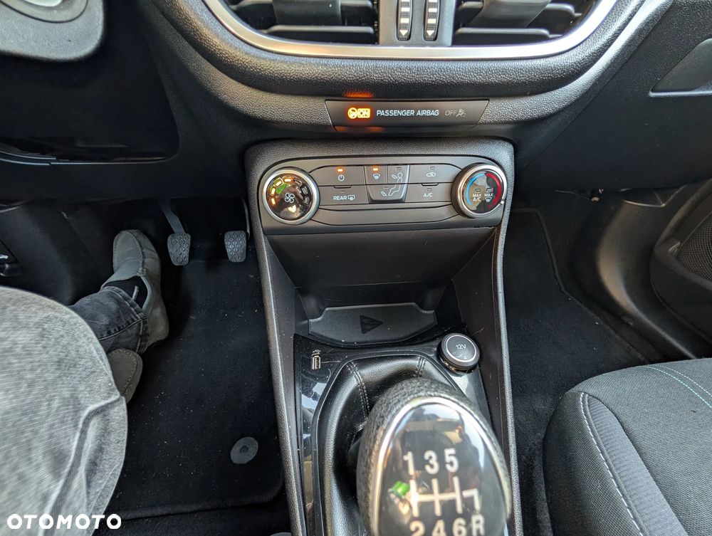 Ford Fiesta 1.5 TDCi ACTIVE - 33