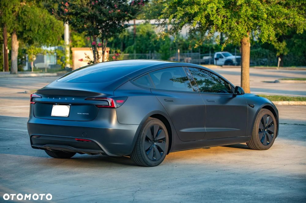 Tesla Model 3 - 7