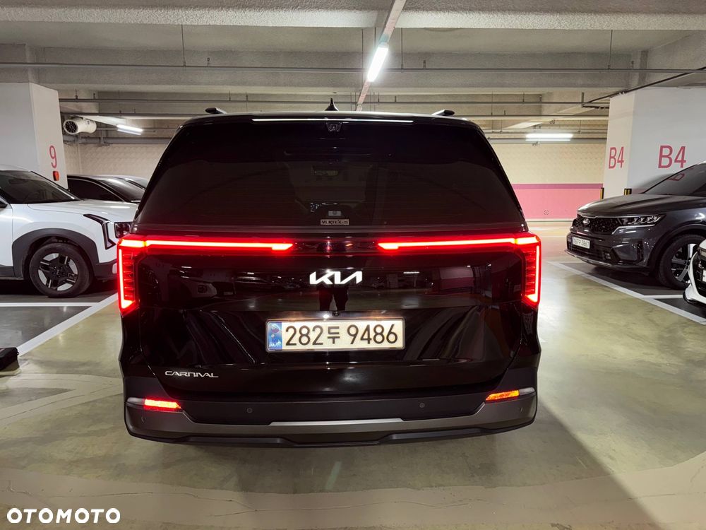 Kia Carnival - 6
