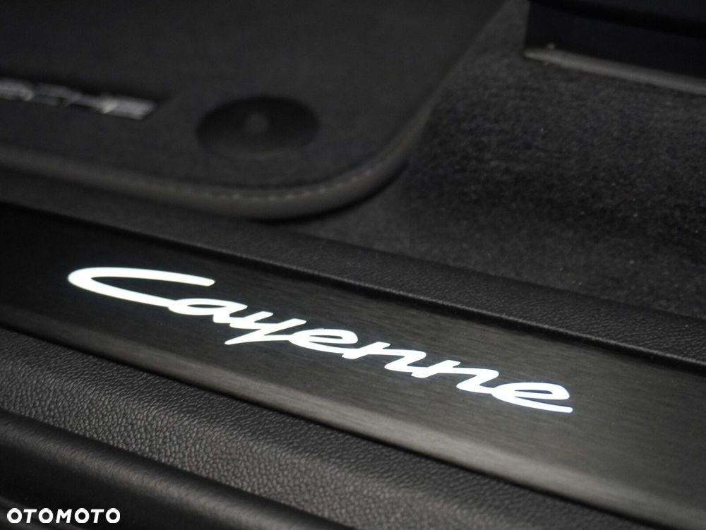 Porsche Cayenne E-Hybrid PHEV Black Edition - 25