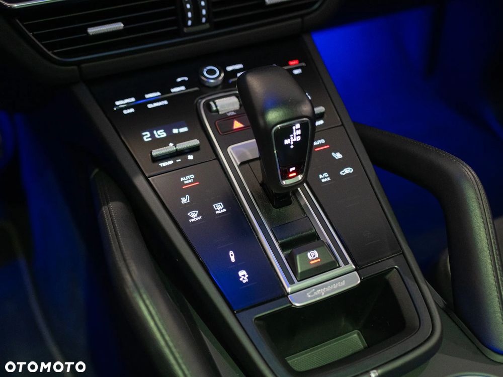 Porsche Cayenne - 25