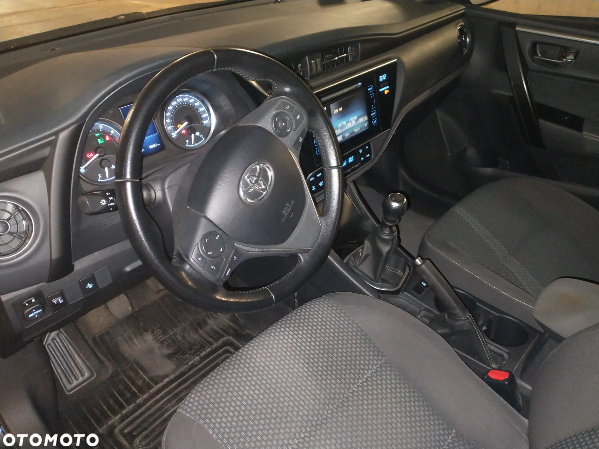 Toyota Corolla 1.6 Comfort - 25