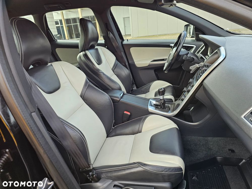 Volvo XC 60 D4 Momentum - 24