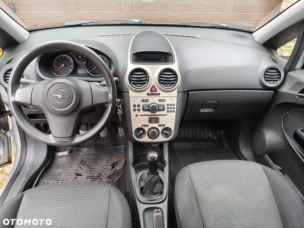 Opel Corsa 1.2 16V Essentia - 11