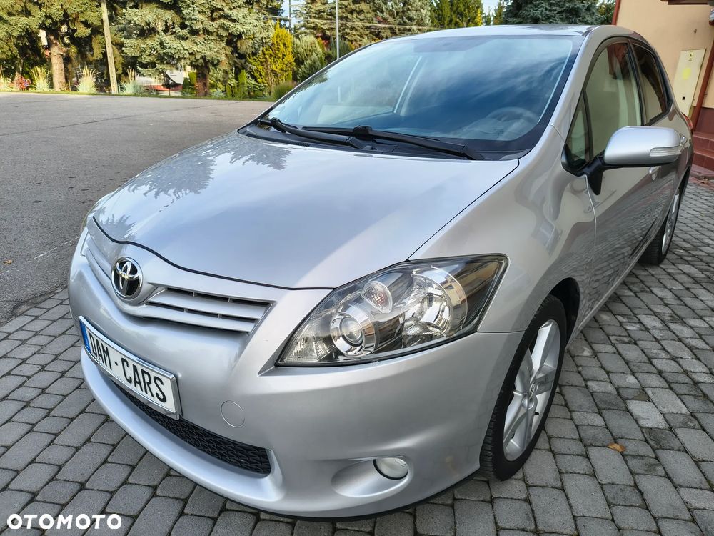 Toyota Auris 2010 photo 2