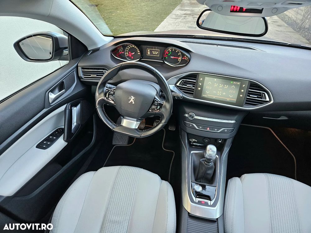 Peugeot 308 1.2 L PureTech Turbo Allure - 8