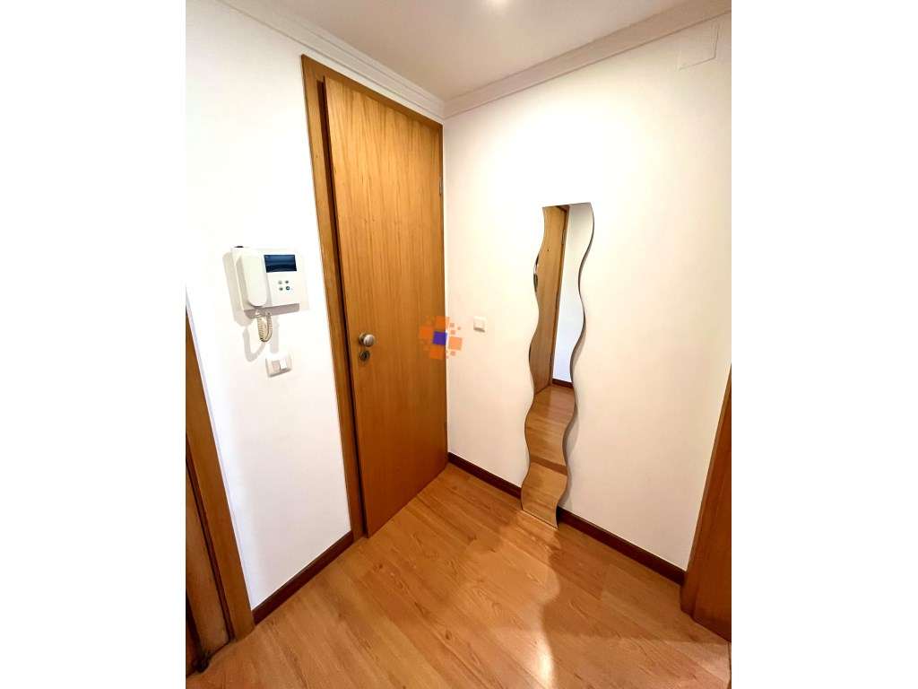 Oportunidade no Feijó - Apartamento T3 com Parqueamento e Arrecadação - Grande imagem: 4/24