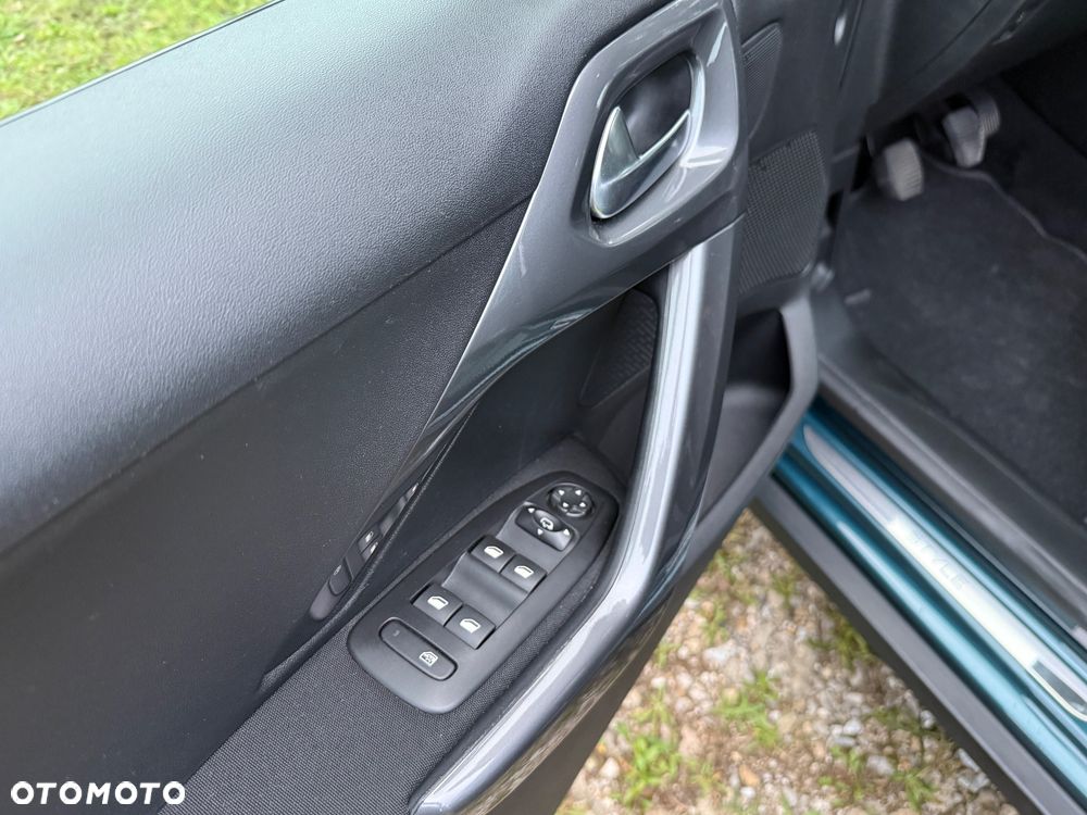 Peugeot 2008 1.2 Pure Tech Style - 21