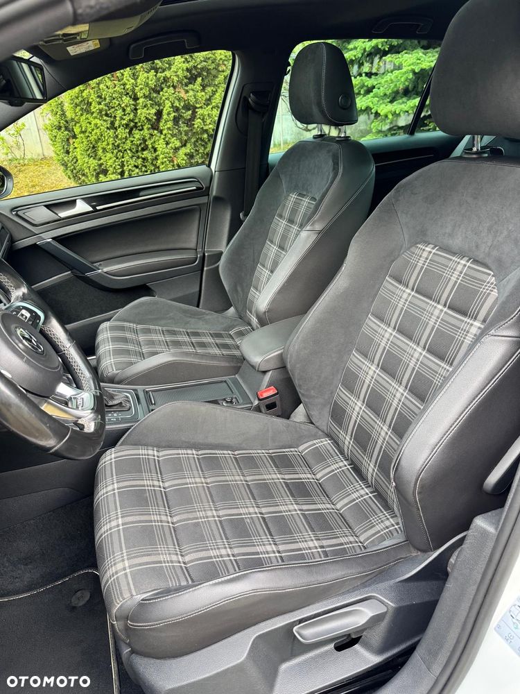 Volkswagen Golf - 14