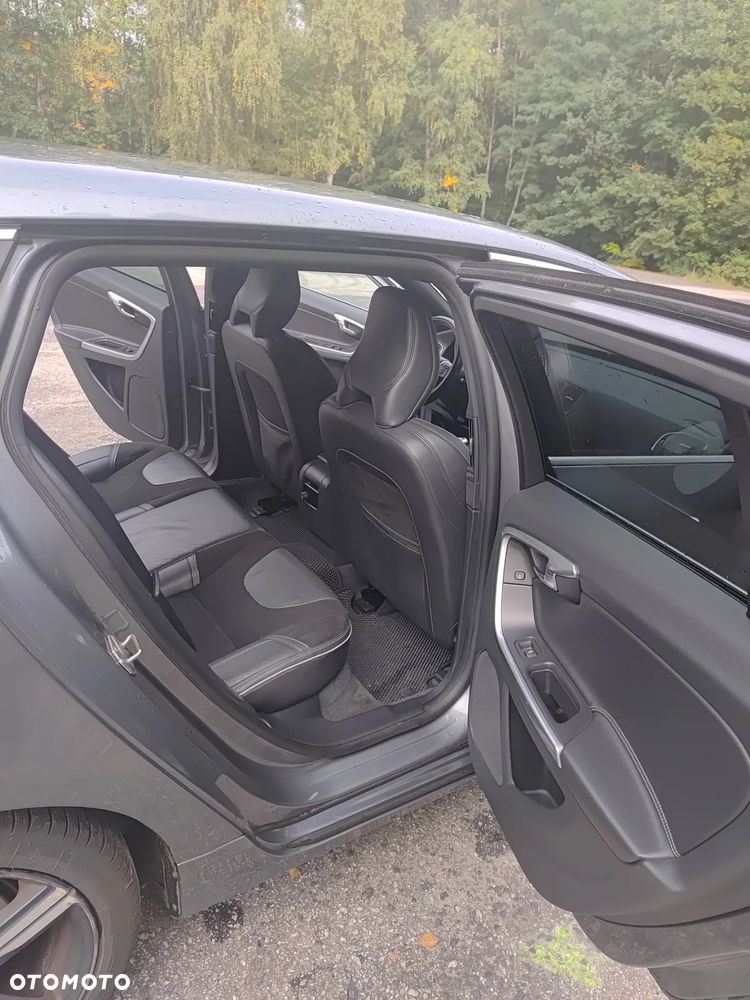Volvo V60 D4 R-Design - 8