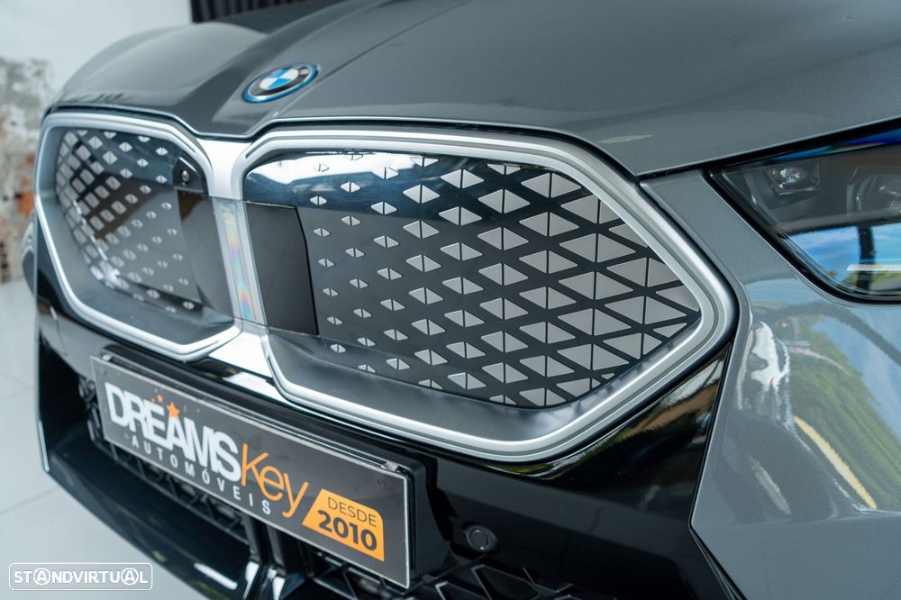 BMW iX2 eDrive20 Pack Desportivo M - 45