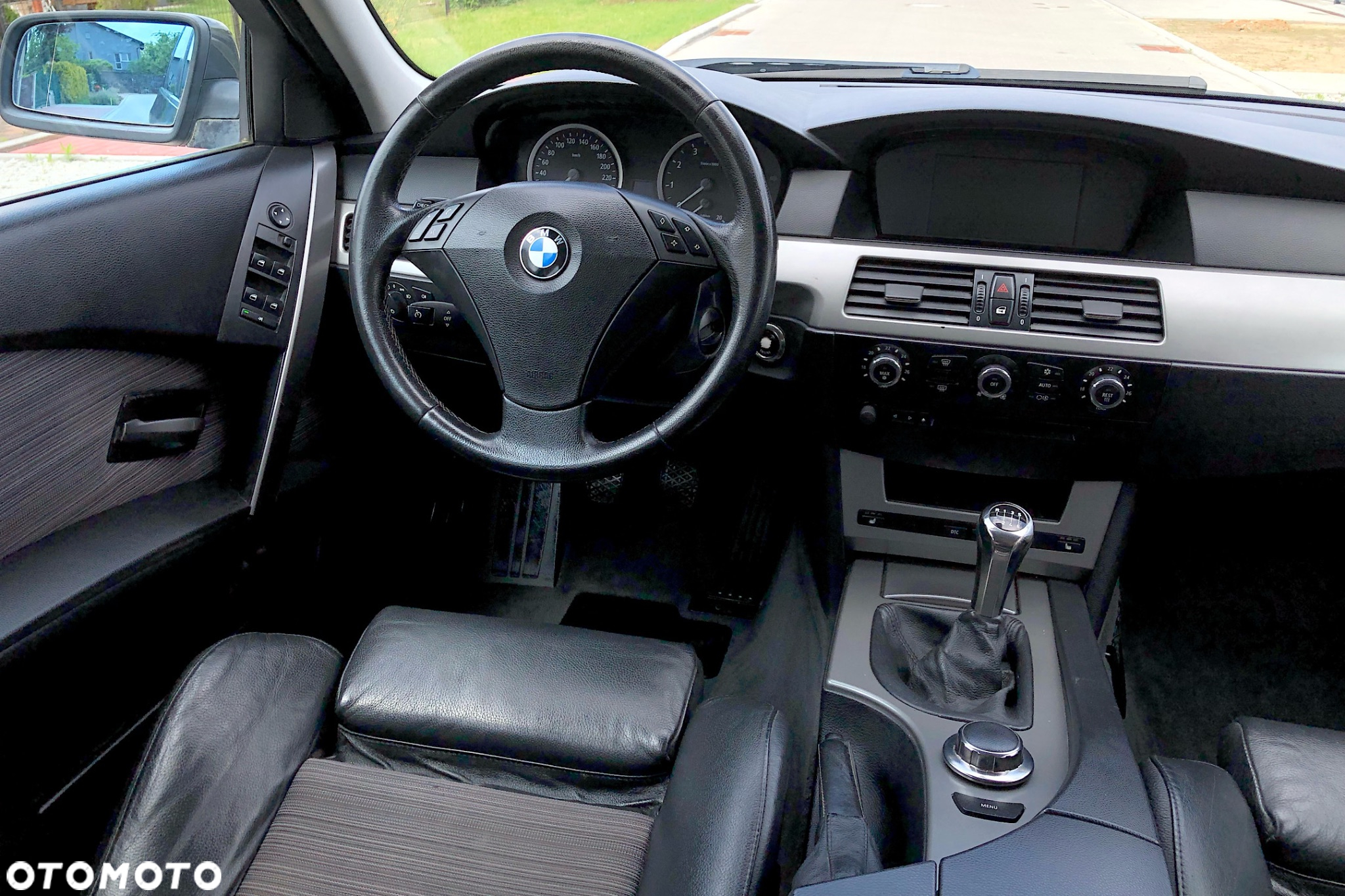 BMW Seria 5 525xi - 33
