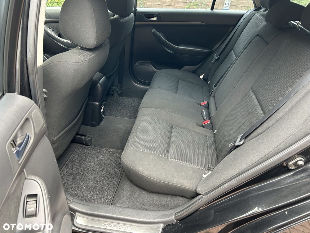 Toyota Avensis - 8