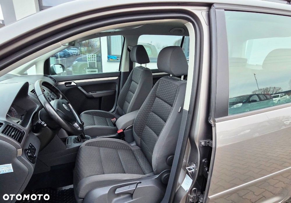 Volkswagen Touran - 8