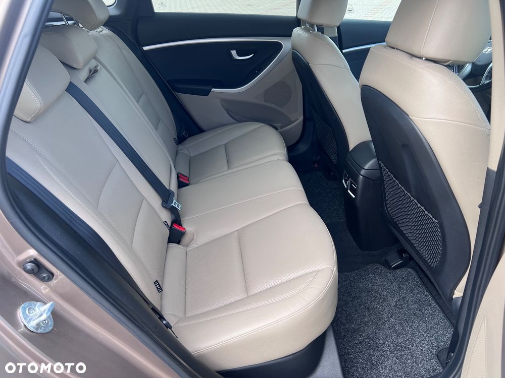 Hyundai i30 i30cw blue 1.6 CRDi Trend - 18