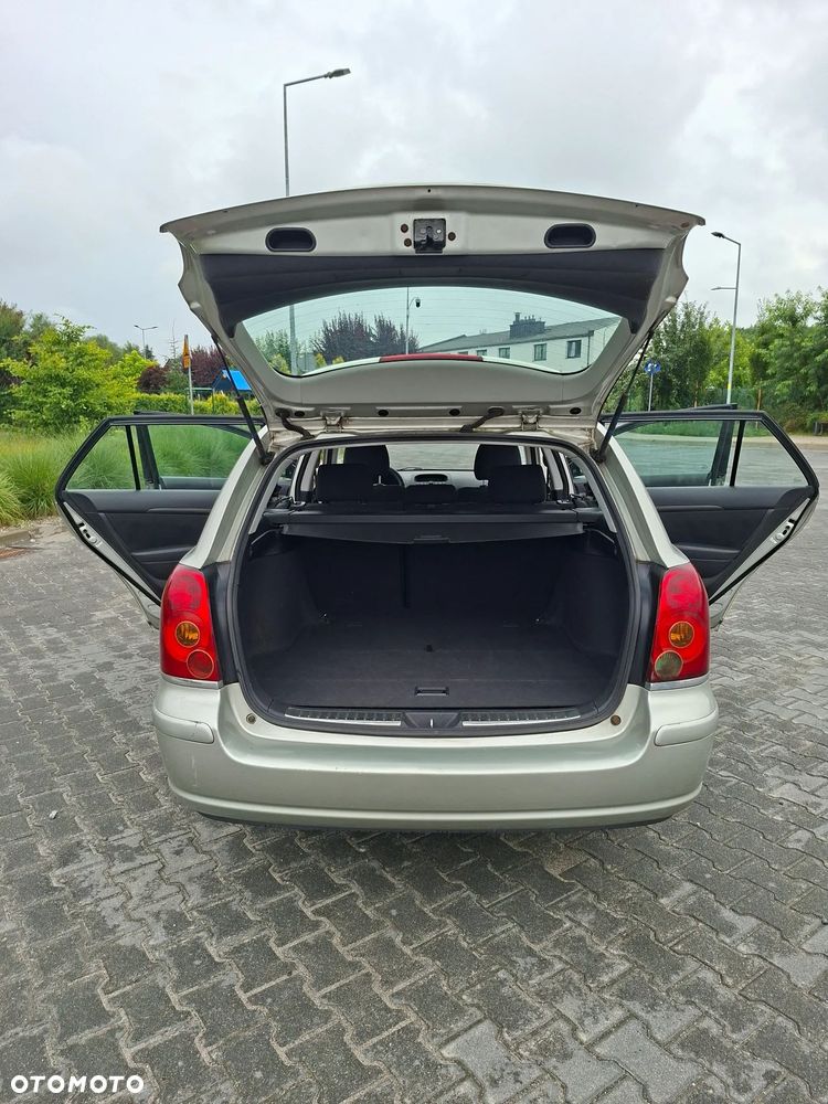 Toyota Avensis 1.8 VVT-i Combi - 14
