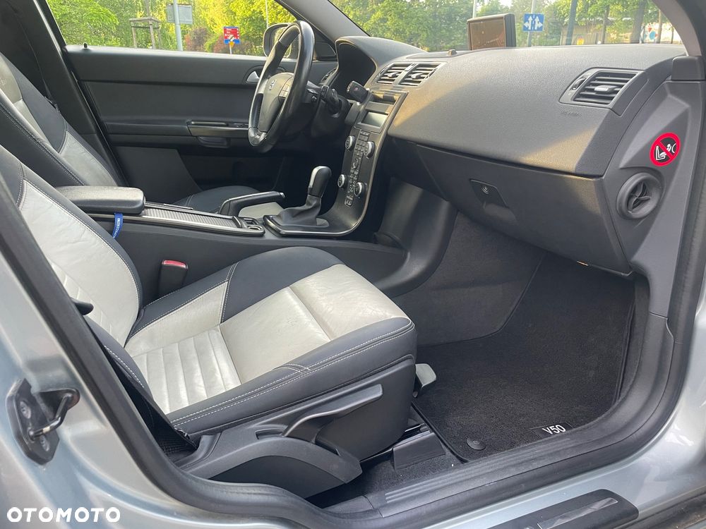 Volvo V50 2.0D R-Design Momentum - 14