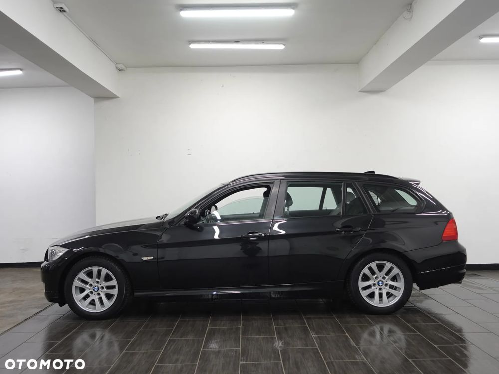 BMW Seria 3 318i - 4