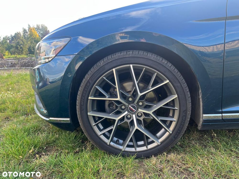 Volkswagen Passat - 11