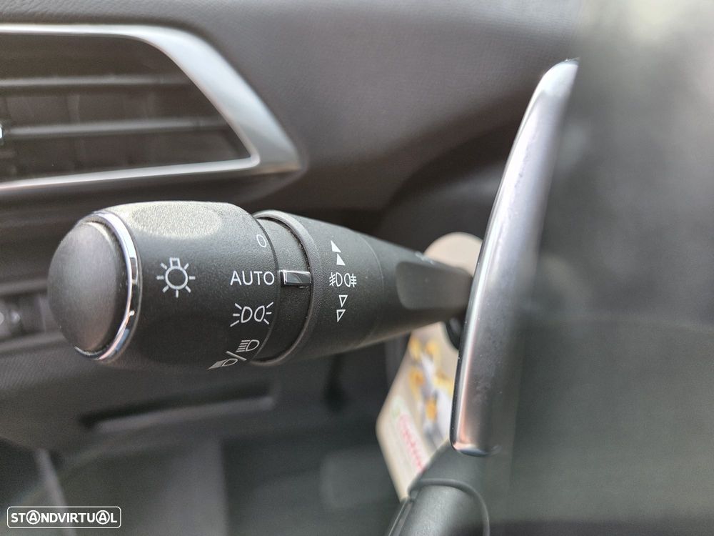 Peugeot 5008 1.5 BlueHDi Allure EAT8 - 17