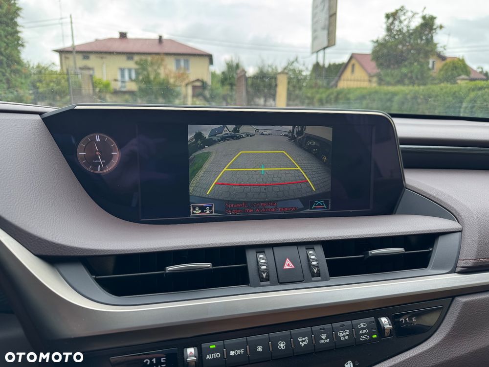 Lexus ES 300h Business Edition + - 21