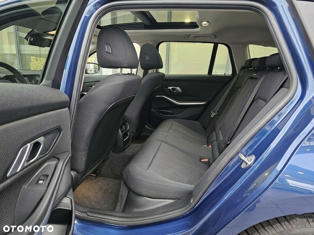 BMW Seria 3 330i xDrive - 15