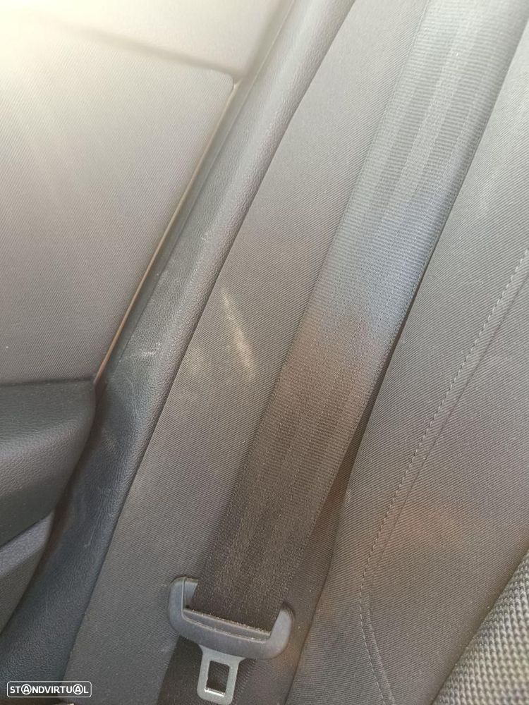 CINTO DE SEGURANÇA TRASEIRO DIREITO AUDI A4 AVANT 8W5 - 1