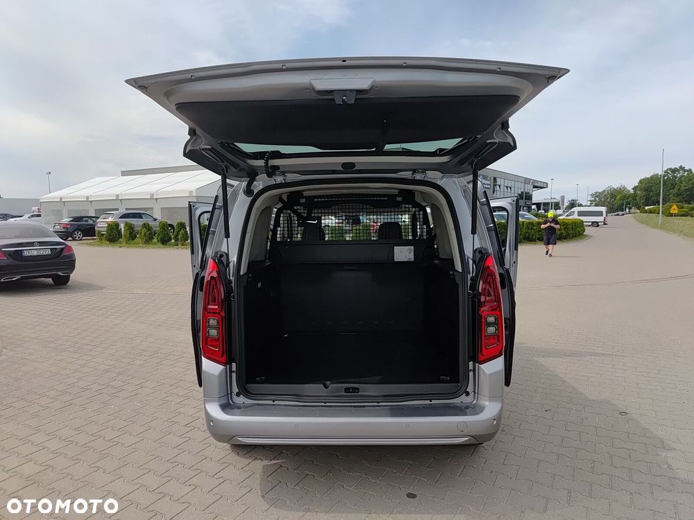 Opel Combo L2 EAT8 (bryg.) - 35