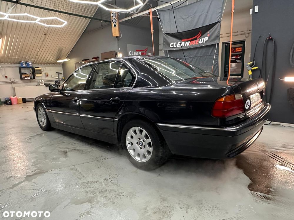 BMW Seria 7 750i - 6