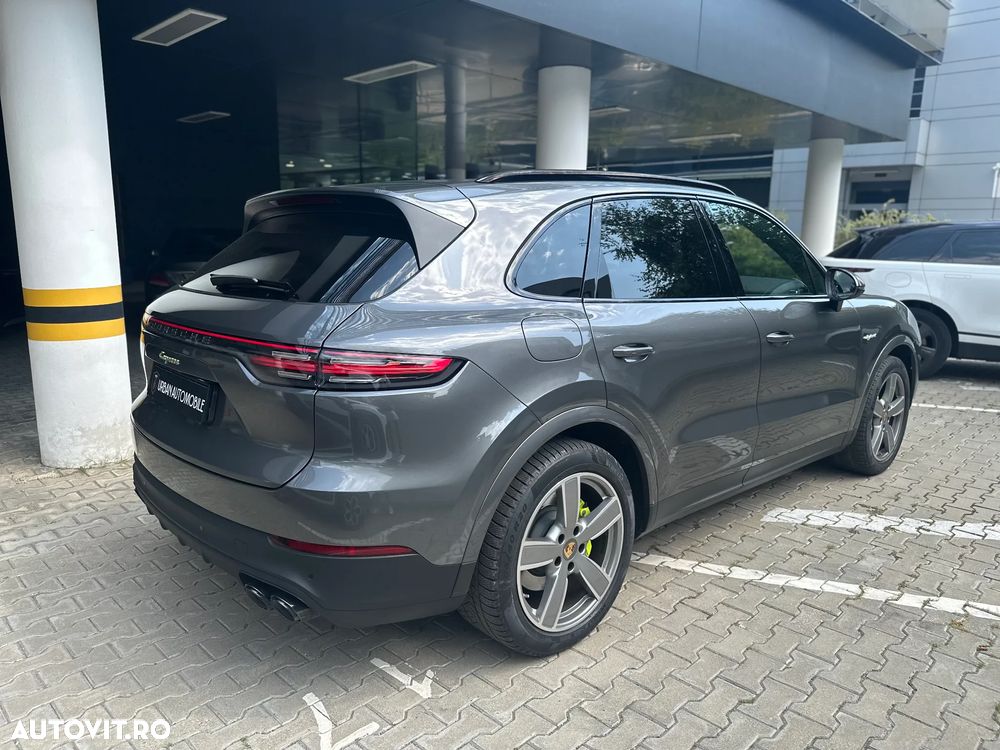 Porsche Cayenne - 8