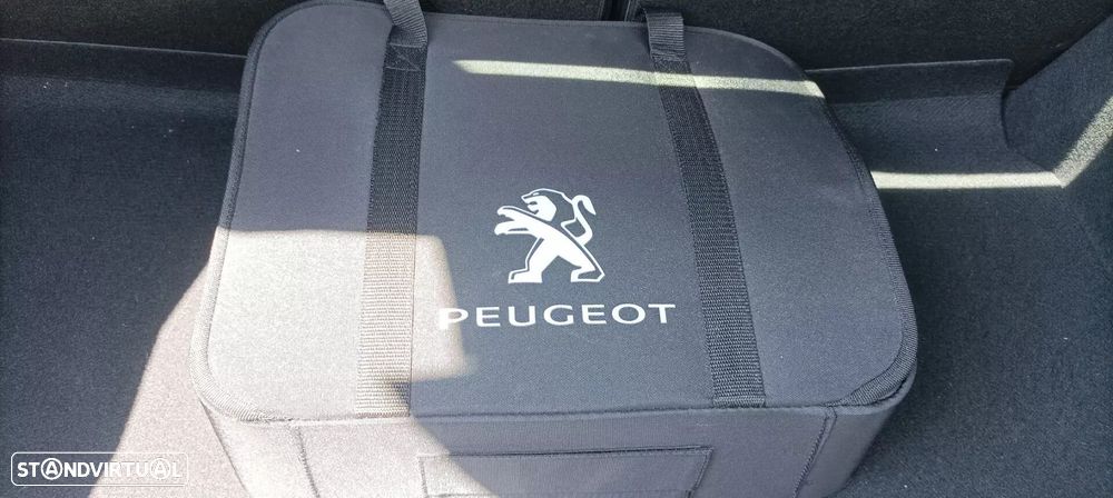 Peugeot e-208 - 24
