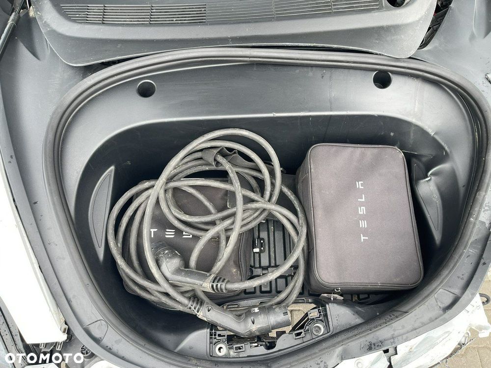 Tesla Model 3 - 7