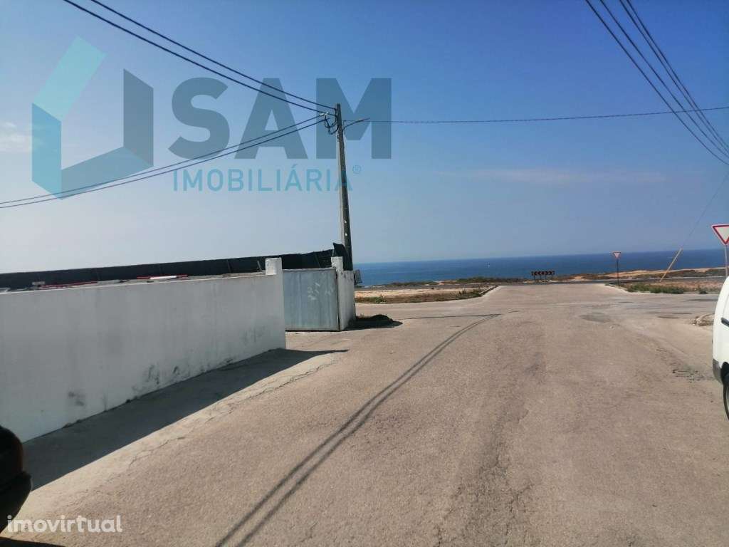 ARMAZÉM INDUSTRIAL COM LOGRADOURO E VISTA MAR, PENICHE - Grande imagem: 2/13