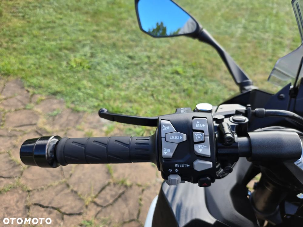 Kawasaki Ninja 1000 SX - 11