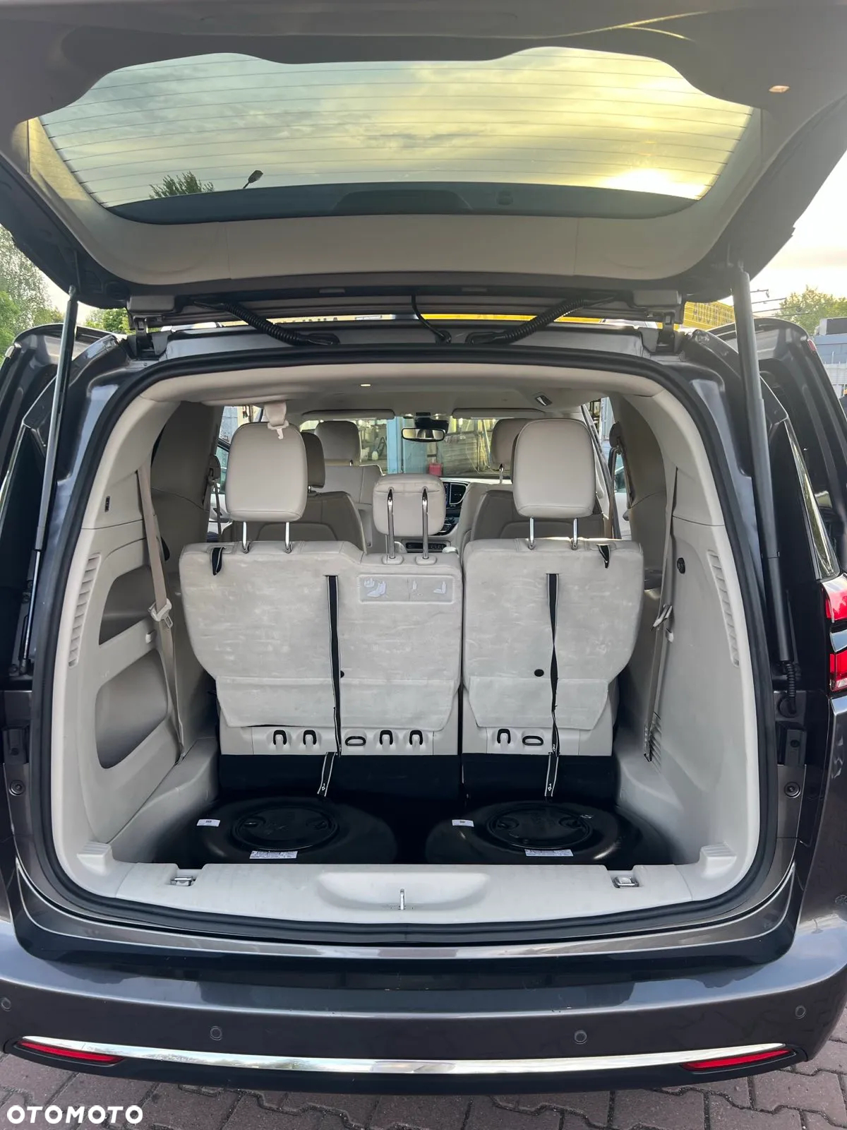 Chrysler Pacifica - 3
