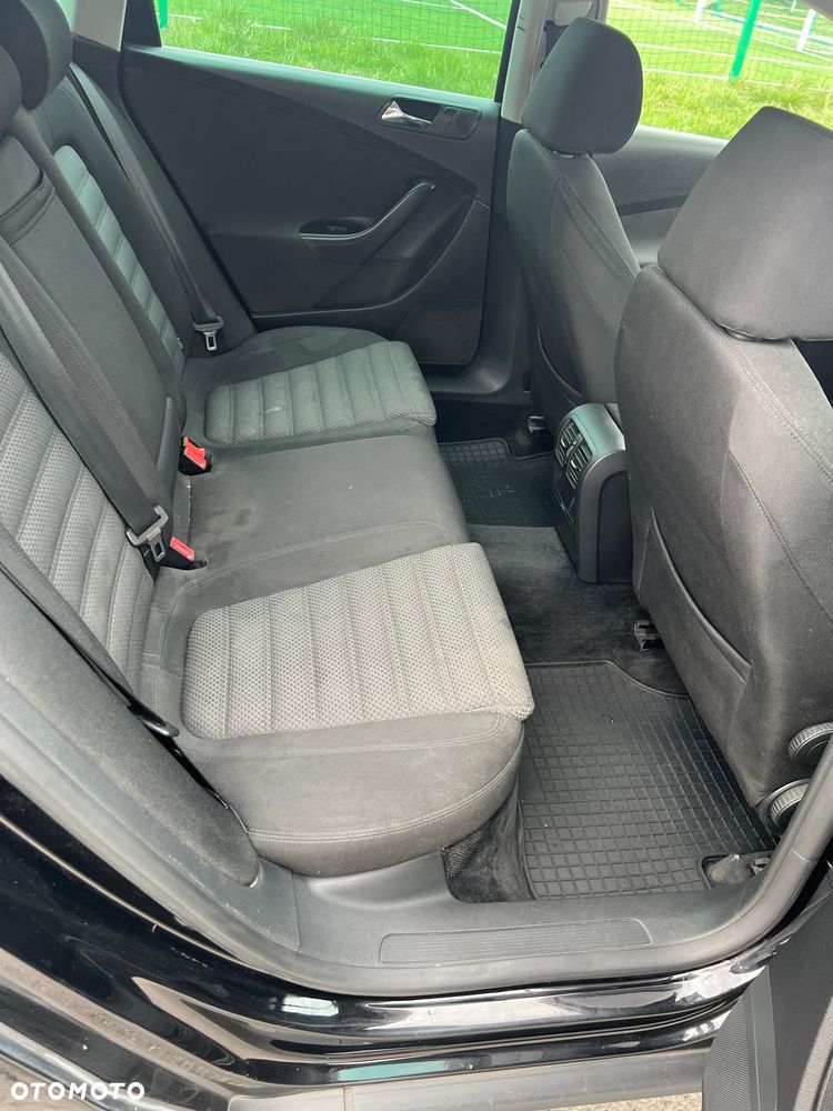 Volkswagen Passat 2.0 TDI DPF BlueMotion Technology Sportline - 6