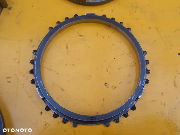 Synchronizator 3-4 bieg skrzyni Dynashift Massey Ferguson 6180 - 8