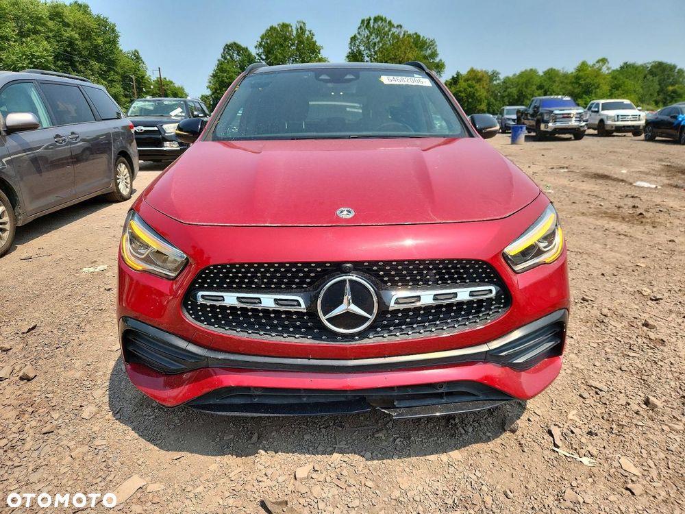 Mercedes-Benz GLA - 5