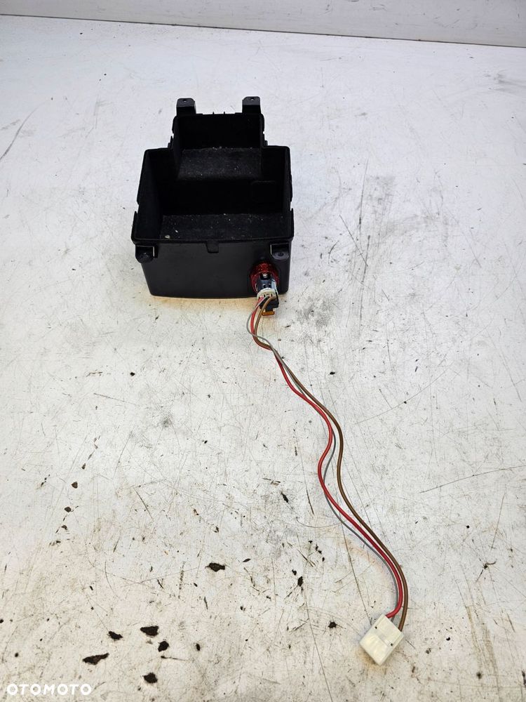 SCHOWEK ZAPALNICZKA TELEFON AUDI A4 A5 8K0864981D - 5