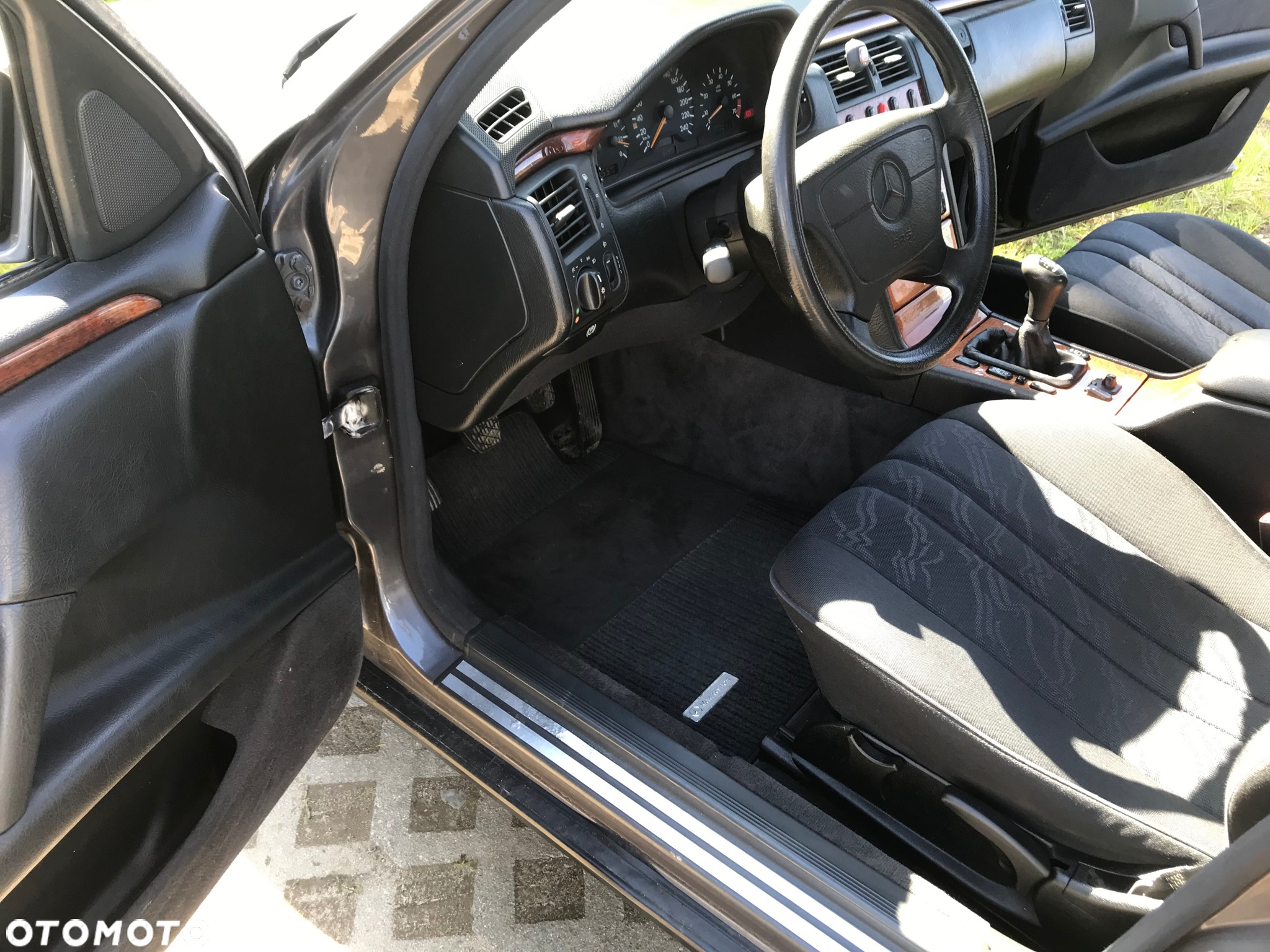 Mercedes-Benz Klasa E 200 Classic - 13