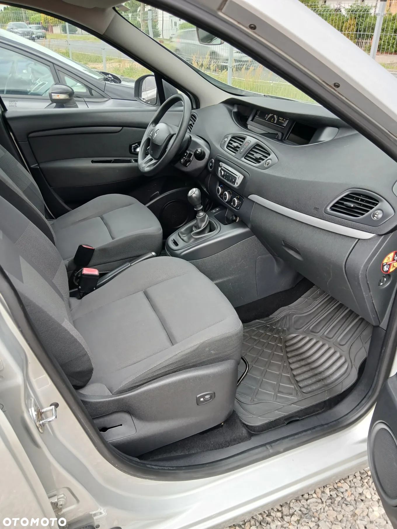 Renault Scenic 1.6 16V 110 TomTom Edition - 16