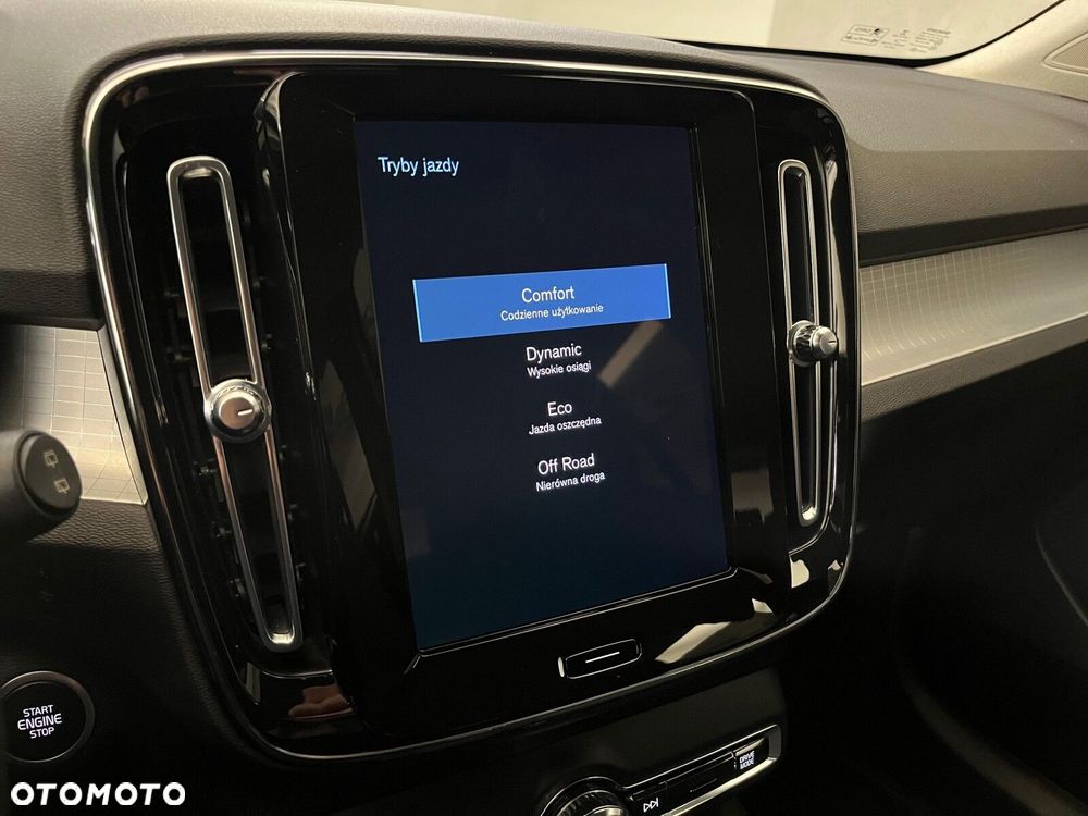 Volvo XC 40 T3 Momentum - 25