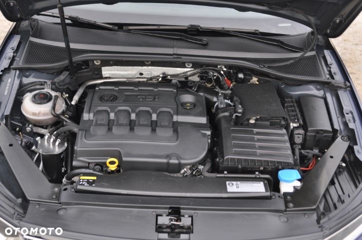 Volkswagen Passat - 16