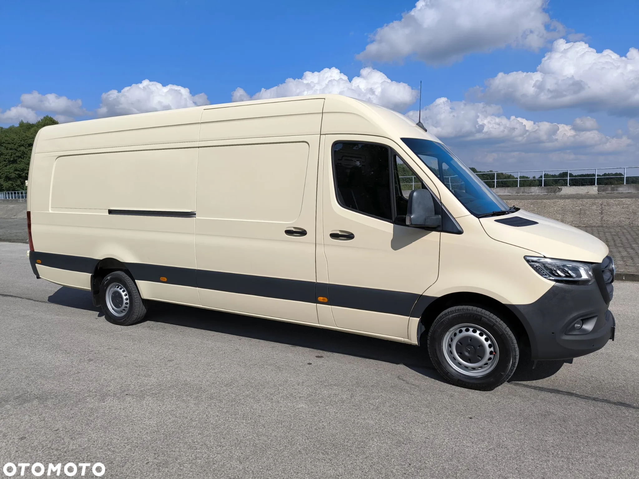 Mercedes-Benz Sprinter - 13
